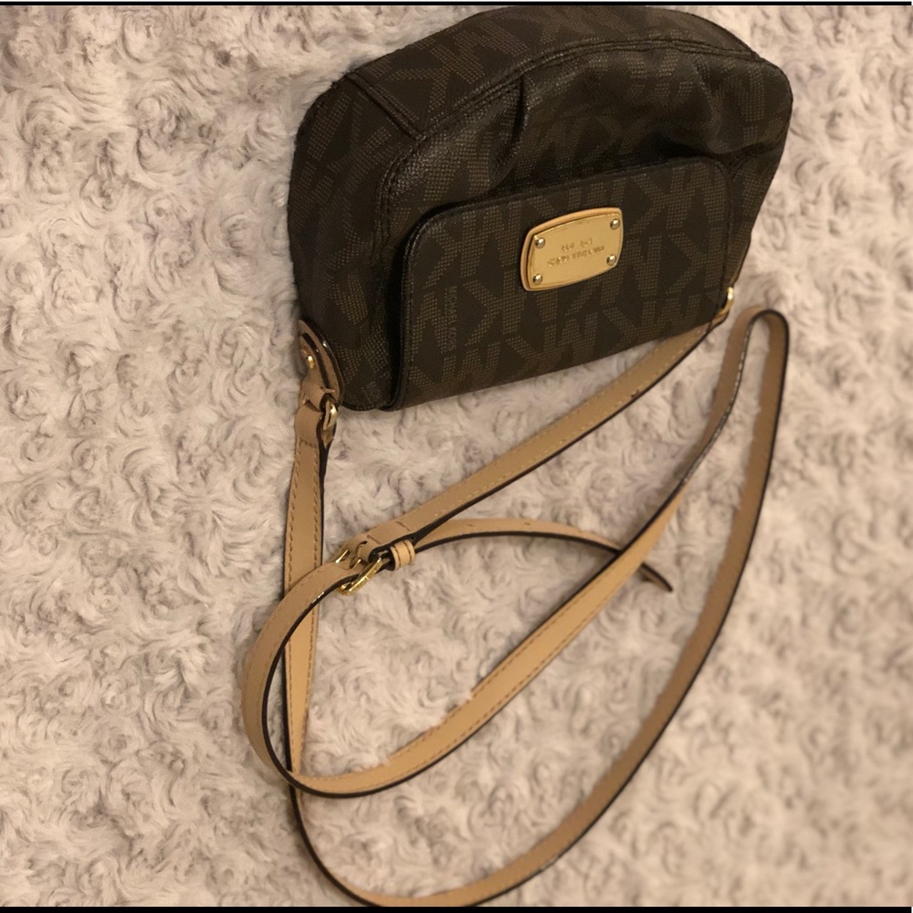 Michael kors body bag